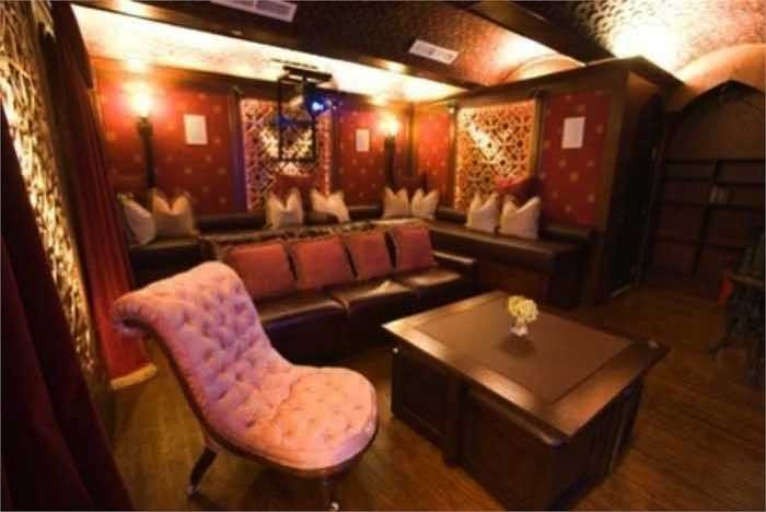 Mọi đồ dùng trong nhà đều toát lên vẻ sang trọng.