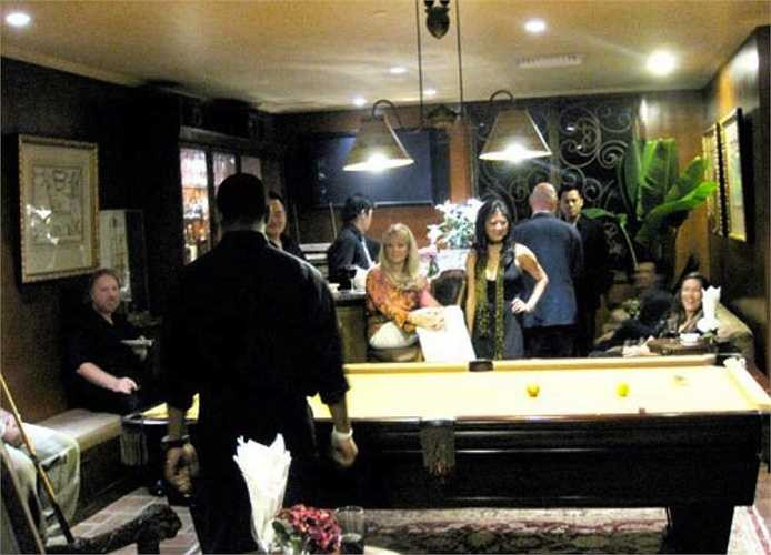 Phòng bi-a lớn trong nhà.