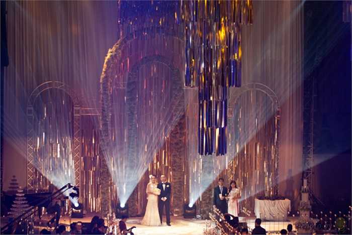 Lên xe hoa với thiếu gia đất Hà thành Đỗ Bình Dương, đám cưới của siêu mẫu Ngọc Thạch thu hút sự quan tâm của dư luận.