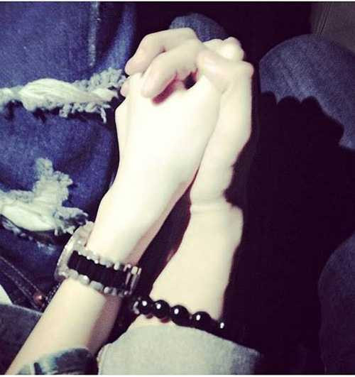 Thiều Bảo Trâm cũng rất thích đăng những hình ảnh úp mở như thế này.