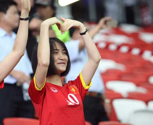 Dù là ca sĩ nhưng Hòa Minzy xuất hiện rất nhiều lần trên mục thể thao.