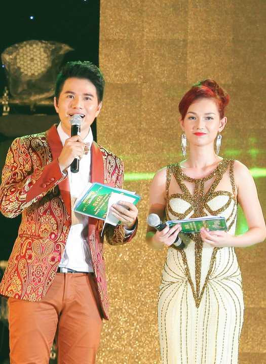 MC Vũ Mạnh Cường và MC Quỳnh Chi rất ăn ý trên sân khấu và chứng tỏ được bản lĩnh MC năng động khéo léo