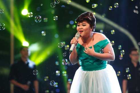 Bích Ngọc thể hiện 'Chậm lại chút thôi'.