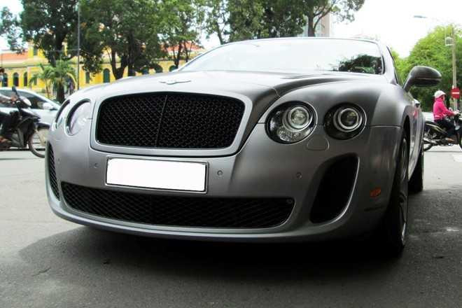 Xe siêu sang mui trần Bentley hiếm tại Sài Gòn