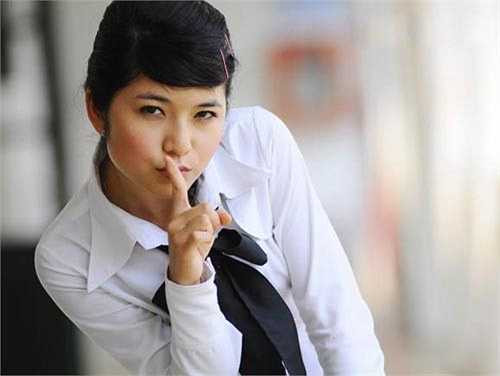 La La tên thật là Mai Chi, sinh năm 1990, tại Quảng Ninh. 9X đến với Bộ tứ 10A8 khi còn là sinh viên khoa Ngân hàng, viện ĐH Mở Hà Nội. Hóa thân nhân vật mang tính cách trẻ con, giàu trí tưởng tượng và được coi là chuyên gia thời trang của cả lớp, Mai Chi để lại nhiều ấn tượng trong lòng khán giả trẻ Việt thời đó.