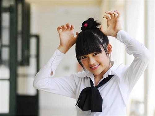 Thùy Anh sinh năm 1995, hiện là sinh viên Học viện Ngân hàng, Hà Nội. Tham gia Bộ tứ 10A8 từ khi mới 14 tuổi, cô nàng vào vai Phan Linh với những hình ảnh nhí nhảnh, đáng yêu và đôi khi hơi hậu đậu. Vai diễn này đem đến sức hút trong lòng khán giả Việt những năm 2009-2010. Tương tự Mai Chi, khi thành công đang ở mức nở rộ, Thùy Anh đột ngột rời xa showbiz, không ham gia bất cứ hoạt động nghệ thuật nào để tập trung cho công việc học tập.