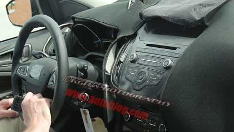 Ford Escape 2016 bị 'chộp' được thiết kế bên trong lẫn bên ngoài