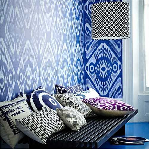 Màu xanh nước biển cùng chiếc ghế gỗ mang đại dương vào căn nhà 