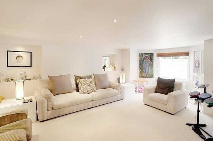 Phòng khách với tông màu be nhẹ nhàng và thư thái Phòng khách với tông màu be sẽ tạo sự nhẹ nhàng và thư thái. 