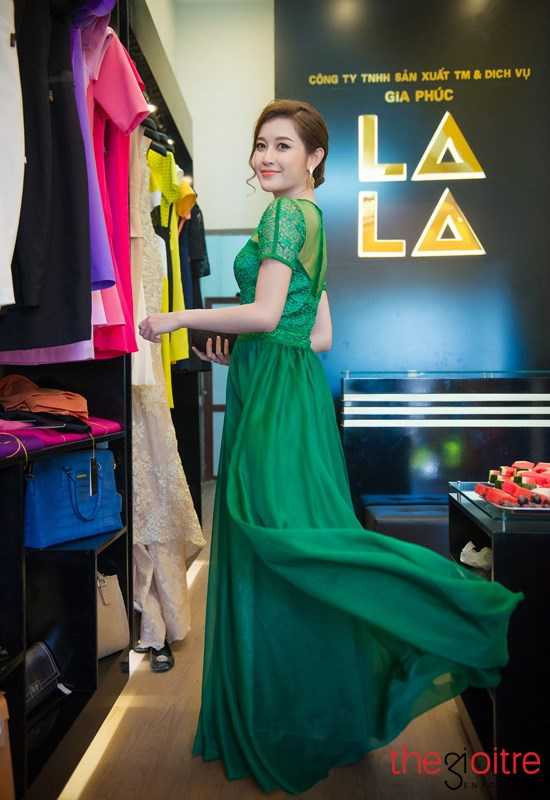 Sư thầy 'đập hộp iPhone 6' xuất hiện tại sự kiện toàn người đẹp