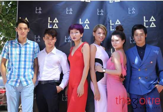 Sư thầy 'đập hộp iPhone 6' xuất hiện tại sự kiện toàn người đẹp