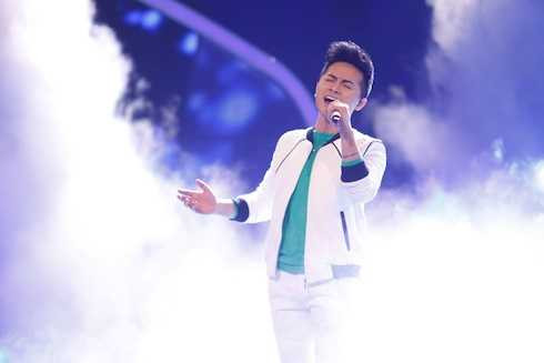 Minh Quân hát 'Lời ru cho con'.