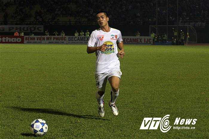 Chiều 28/6, Công Phượng đã chơi không tồi trong trận thua 1-4 của HAGL trước đội nhà B.Bình Dương. (Ảnh: Hoàng Tùng)