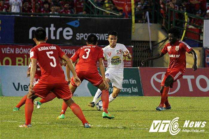 HAGL thất bại 1-4, đứng thứ 12/14 đội sau khi lượt đi V-League kết thúc.(Ảnh: Hoàng Tùng)