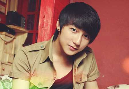 Tài năng âm nhạc thiên bẩm của Sơn Tùng được bộc lộ ngày từ khi anh còn ngồi trên ghế nhà trường.