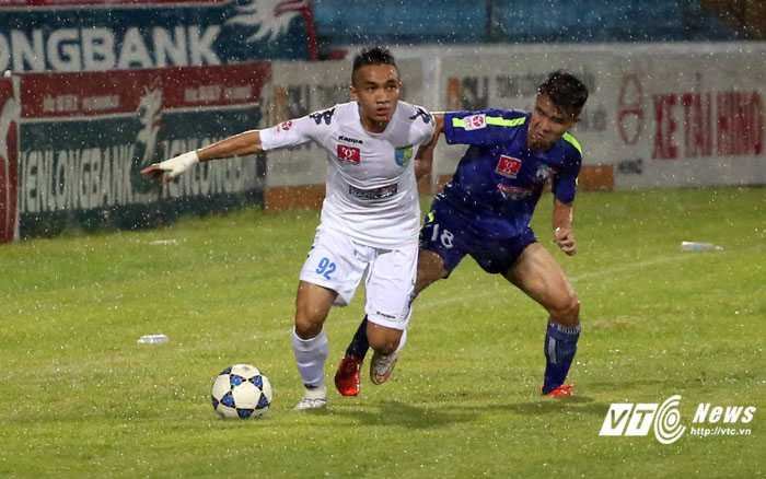 HAGL thua tan tác trên mọi mặt trân