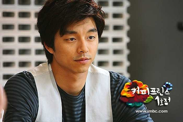 Gong Yoo từng khiến các chị em xao xuyến với hình tượng điển trai ngọt ngào trong 'Tiệm cà phê hoàng tử' 