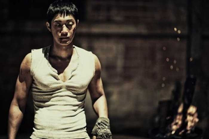 .Anh gần như lột xác 180 độ khi vào chàng võ sỹ cơ bắp nóng bỏng trong Inspiring Generation 