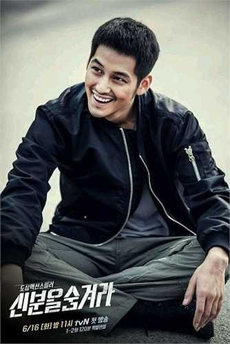 Giảm tới 30 kg và cắt đầu đinh nam tính, Kim Bum trong 'Hidden Identity'.đã trở thành một quý ông thực thụ. 