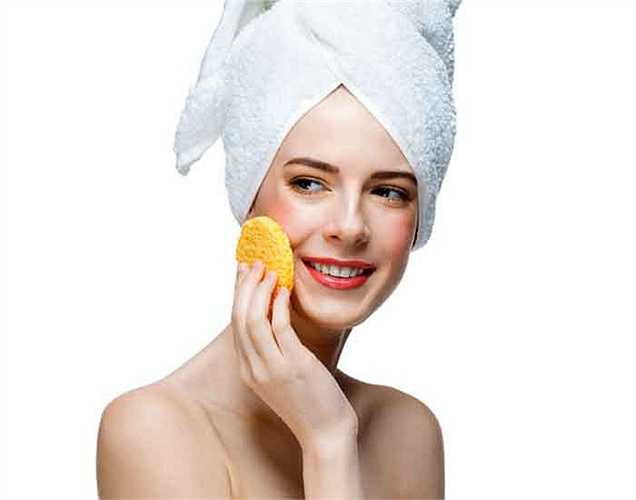Tẩy tế bào chết: Các tế bào da chết cần phải được thường xuyên loại bỏ để làm cho làn da của bạn trông sạch sẽ và rạng rỡ. Bạn nên tẩy tế bào chết nhẹ nhàng.