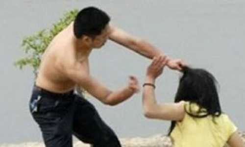 Nam thanh niên cắt trọc đầu bạn gái vì bị chia tay