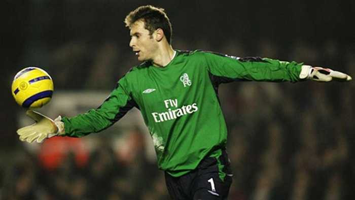 Trước khi sang Arsenal, giá chuyển nhượng của Petr Cech chỉ là 10 triệu euro, sau khi anh chuyển tới Chelsea từ Rennes hồi năm 2004. Khi ấy thủ môn này xếp thứ 20 trên bảng xếp hạng những người gác đền đắt giá nhất