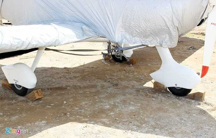 Máy bay cánh thẳng ATC 321 Faeta khi đáp cần đường băng dài khoảng 200 m, ngang trên 15 m. 1