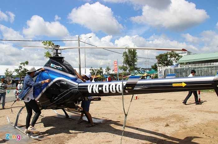 Dự kiến cuối năm 2015, đơn vị sở hữu 4 chiếc máy bay này sẽ mở lớp đào tạo phi công với khóa học 45 giờ (từ 3 đến 6 tháng), chi phí khoảng 300 triệu đồng. Doanh nghiệp này có kế hoạch cho người dân miền Tây bay thưởng ngoạn bằng Rotor Way A600 với giá gần 300 USD/giờ.(Nguồn: Zing)