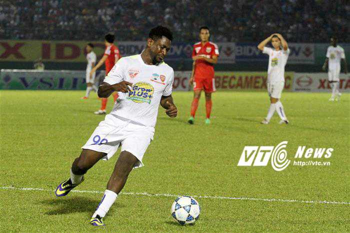 Moussa vẫn chưa có phong độ tốt từ khi chuyển đến HAGL (ảnh: Hoàng Tùng)