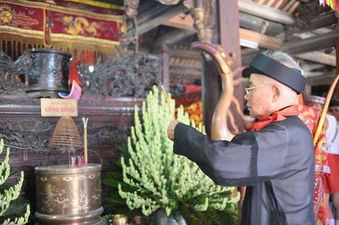 Lễ hội Đình Chèm diễn ra trong cái nắng đổ lửa