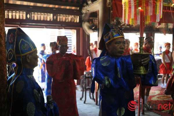 Lễ hội Đình Chèm diễn ra trong cái nắng đổ lửa