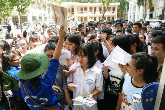 Nắng nóng dữ dội trong ngày thi THPT đầu tiên, nhiệt độ chạm ngưỡng 40 độ C