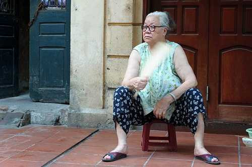 Người Hà Nội quay cuồng trong 'chảo rang' gần 50 độ C, sợ hãi không dám về nhà