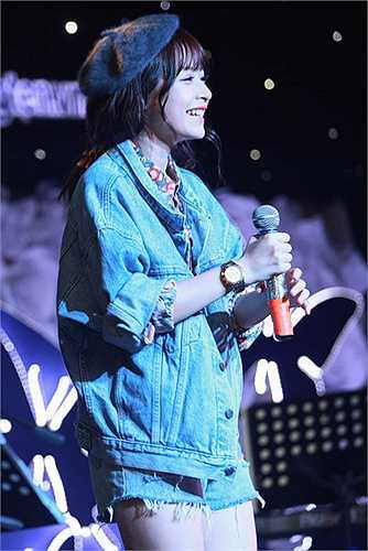 Trong bữa tiệc, Chi Pu đã hát tặng fan ca khúc My Everything của Tiên Tiên