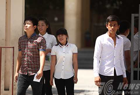 Đà Nẵng, thi tốt nghiệp, quốc gia, thí sinh, phụ huynh, nắng nóng, rời phòng thi, môn Toán