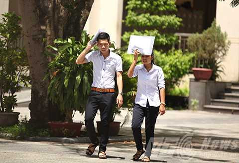 Đà Nẵng, thi tốt nghiệp, quốc gia, thí sinh, phụ huynh, nắng nóng, rời phòng thi, môn Toán