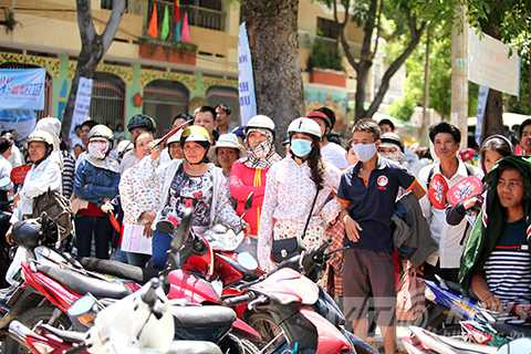 Đà Nẵng, thi tốt nghiệp, quốc gia, thí sinh, phụ huynh, nắng nóng, rời phòng thi, môn Toán