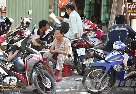 Đà Nẵng, thi tốt nghiệp, quốc gia, thí sinh, phụ huynh, nắng nóng, rời phòng thi, môn Toán