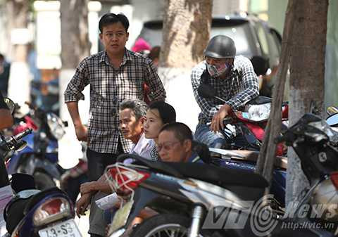 Đà Nẵng, thi tốt nghiệp, quốc gia, thí sinh, phụ huynh, nắng nóng, rời phòng thi, môn Toán