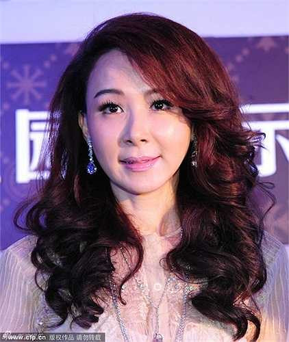 Cô bị nghi ngờ tiêm botox đễ giữ làn da luôn trẻ trung 