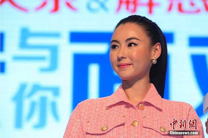 'Ngọc nữ Hong Kong' Trương Bá Chi gây sốc với gương mặt căng cứng khi xuất hiện trong một sự kiện giải trí gần đây 