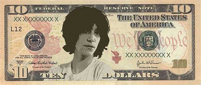 Patti Smith là ca sĩ Mỹ nổi tiếng thuộc dòng nhạc punk rock. Năm 2007, Patti được ghi danh tại Bảo tàng Rock and Roll Hall of Fame. (Nguồn: Zing)