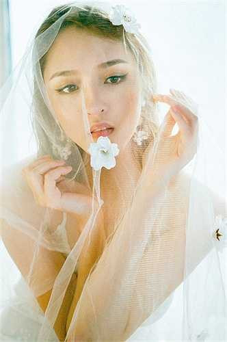 Nửa năm qua, Hoàng Anh khá im ắng khi ít xuất hiện tại các sự kiện showbiz.