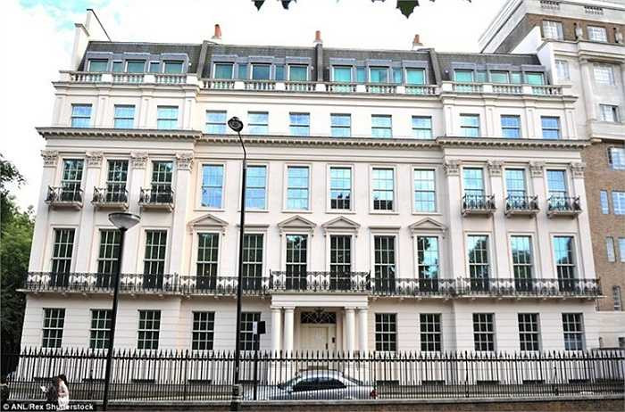 Biệt thự dát vàng này từng thuộc sở hữu của hoàng tử Ả Rập và Thủ tướng Lebanon. 