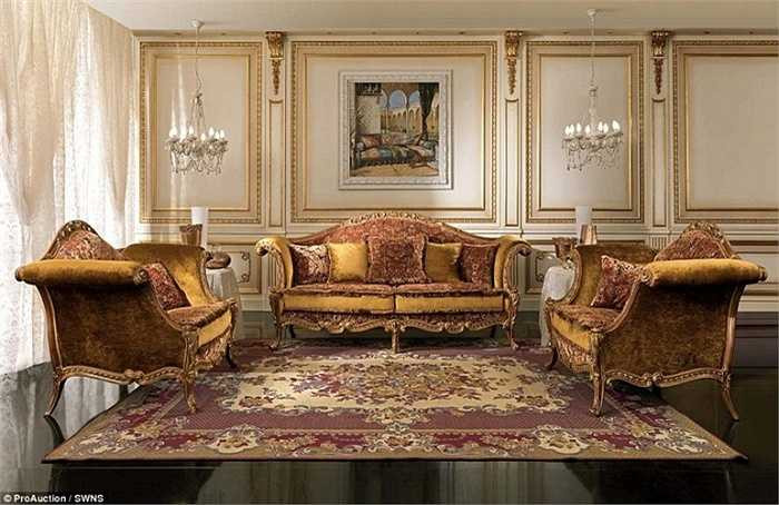 Những bộ bàn ghế trong biệt thự trông rất sang chảnh. 