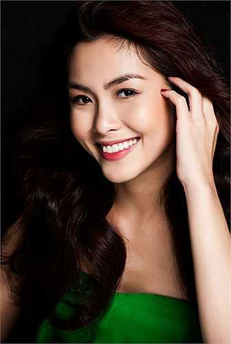 Nhắc đến Hà Tăng, không ai là không nhớ đến vẻ đẹp tự nhiên, hiền hậu của cô. Bởi vậy Tăng Thanh Hà mới được mệnh danh là 'Ngọc nữ' của làng giải trí Việt.