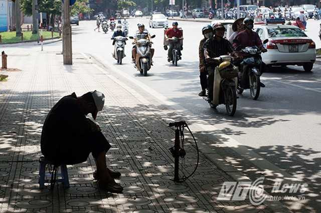 Đợt nắng nóng khủng khiếp ở Hà Nội kéo dài đến khi nào?