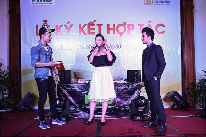 Vũ Phượng vẫn ăn rất ngon, hát rất hay, và diễn cảnh lãng mạn rất đáng yêu với Dương Lâm.