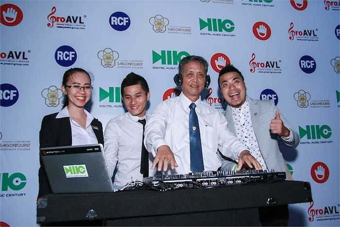 Thầy Trần Văn Hùng, Hiệu trưởng trường Trung cấp Du lịch & Khách sạn Saigontourist (STHC) chia sẻ 'DJ là một nghề gắn liền với ngành du lịch. Với mong muốn đi đầu về giáo dục, hướng nghiệp du lịch, nên Trường Saigontourist quyết định đưa DJ vào một nghề đào tạo chính quy của trường. Khóa 1 nghề DJ sẽ được tuyển sinh và khai giảng vào tháng 7/2015'.