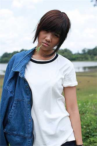 Trùm Cỏ khởi quay từ ngày 22/05/2015 và ra mắt khán giả yêu điện ảnh vào tháng 09 năm 2015. Phim với sự kết hợp của Danh hài Việt Hương, Trấn Thành, Thu Trang, Quang Đăng - chàng vũ công hot boy từ So you think you can dance, hot girl Hari Won,...